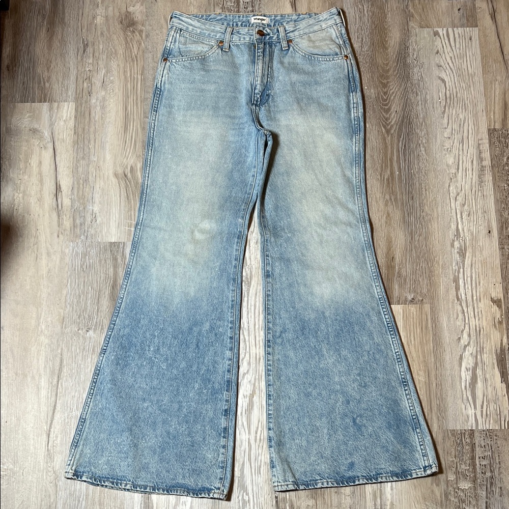 Wrangler Wander Vintage Wash High Rise Flare Jeans - Women’s Size 28/32